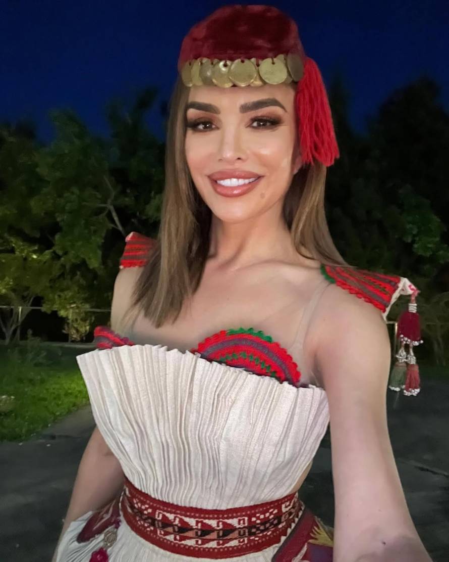 Posebna kombinacija: Severina u Crnoj Gori oduševila haljinom