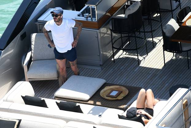 *PREMIUM-EXCLUSIVE* David and Victoria Beckham enjoy a relaxing day on their yacht Seven in Miami