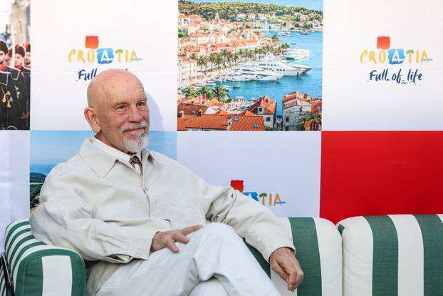 Alexandria: John  Malkovich iznenadio Vatrene u hotelu Aka
