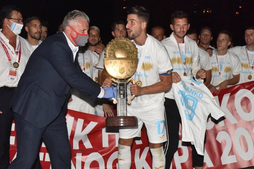 Šibenik: Nogometaši Rijeke s pokalom u rukama slave osvojen Hrvatski nogometni kup