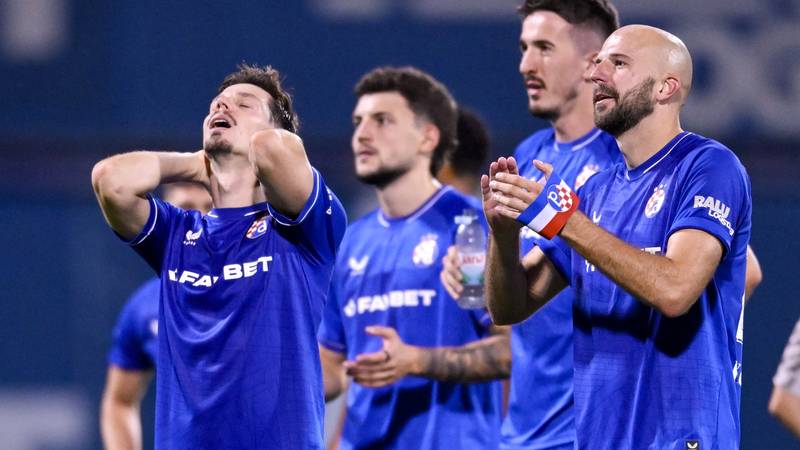 'DOĐITE OVDJE' Bad Blue Boysi zapljeskali iscrpljenim igračima Dinama, a onda je krenuo val...