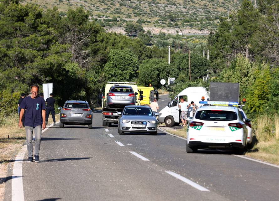 Šibenik: Sudar autobusa i osobnog automobila