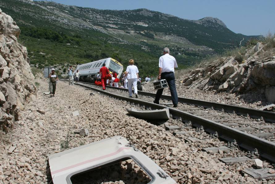 13. obljetnica željezni?ke nesre?e u Rudinama, poginulo je šestero ljudi