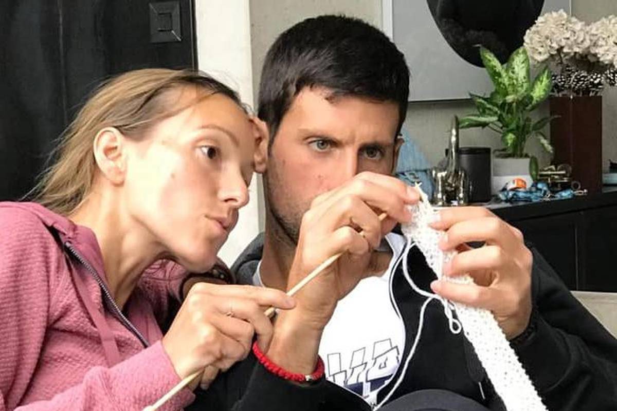 Što radi Novak Đoković kad mu zbog kiše otkažu meč? Plete!