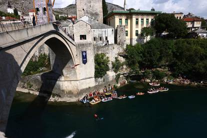 
Mostar: Finalno natjecanje najboljih svjetskih skakača Red Bull Cliff Divinga 