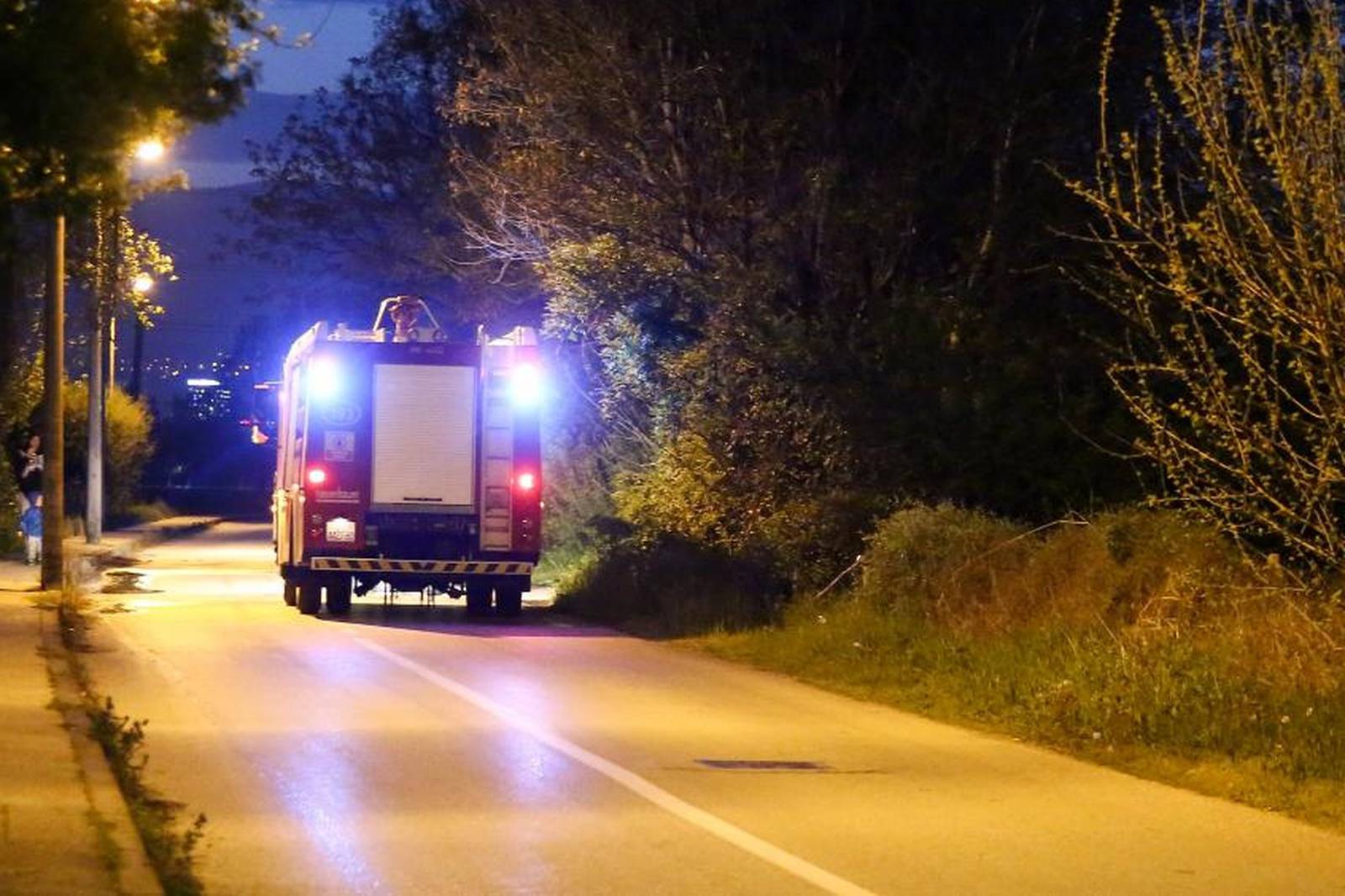 Zagreb: Vatrogasci ugasili poÅ¾ar glomaznog otpada u ulici Gata