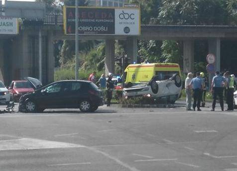 Sudar na Zavrtnici u Zagrebu: Auto od udara završio na krovu