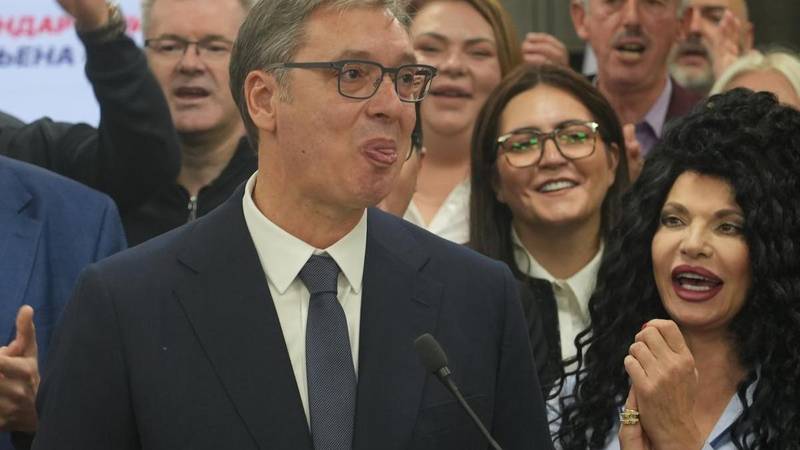 FOTO Situacija je bila napeta: Violeta iz serije 'Bolji život' pridružila se Vučićevoj stranci