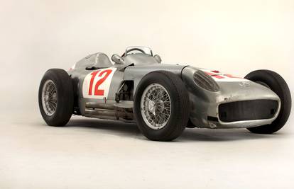 Fangiova srebrna strijela W196 prodana za 30 milijuna dolara