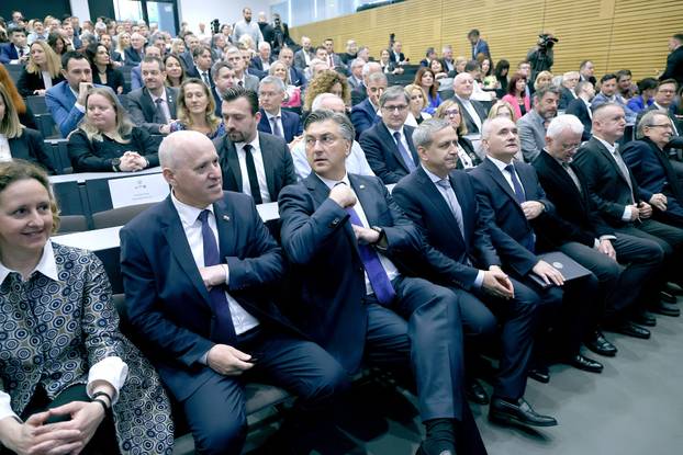 Zagreb: Odrzana svecanost otvorenja zgrade Arhitektonskoga, Gradjevinskoga i Geodetskoga fakulteta