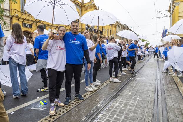 Osječki maturanti unatoč lošem vremenu plesali quadrillu u centru grada
