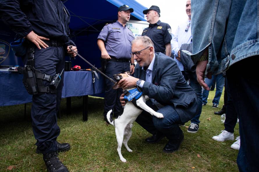 Uskoro će započeti pregovori o većim plaćama za policajce