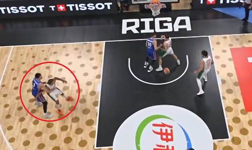 VIDEO Srpski košarkaš izgubio živce. Pogledajte kako je udario protivnika i zaradio isključenje