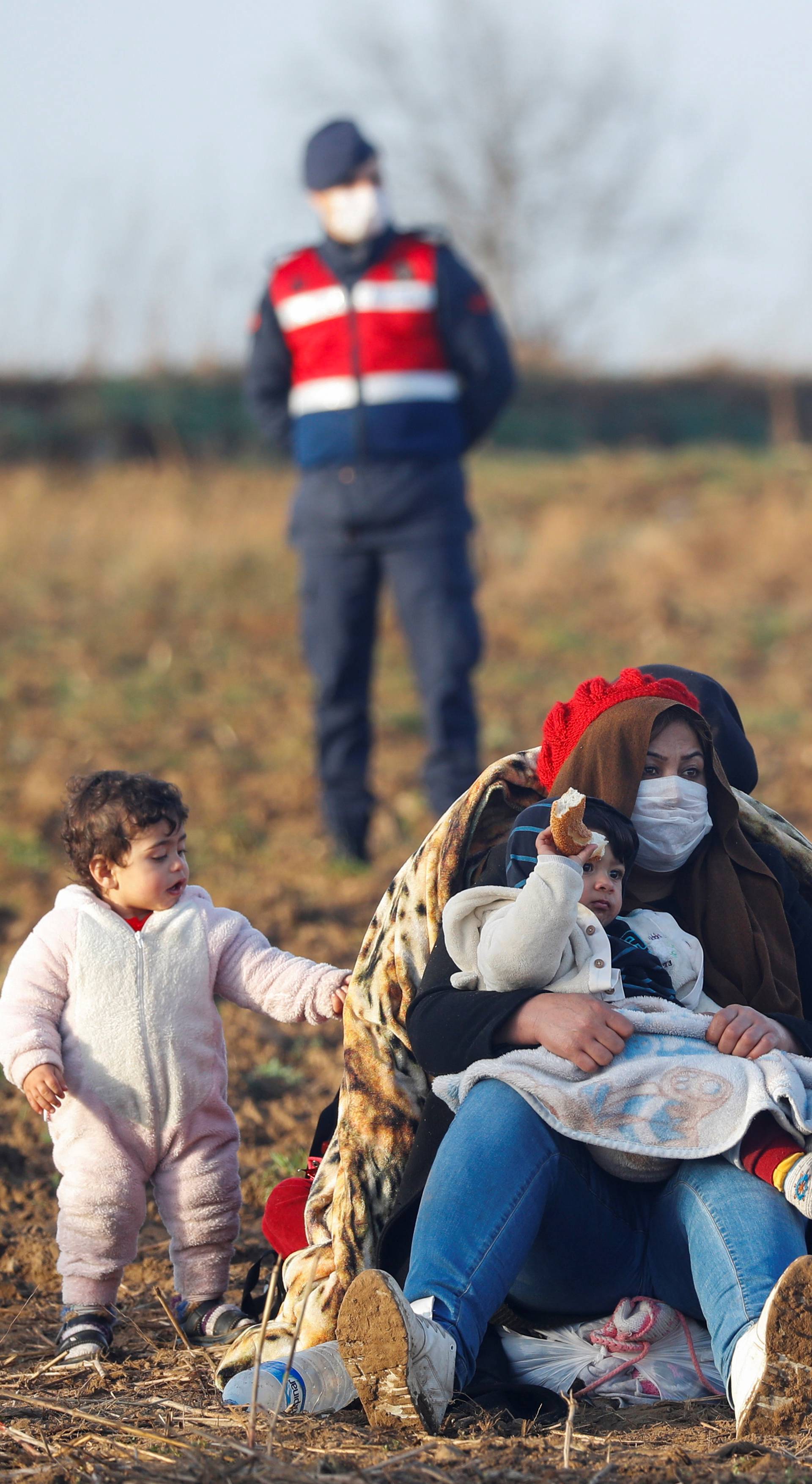 Kaos u Grčkoj: Pucali na brod s migrantima?! Pogledajte video