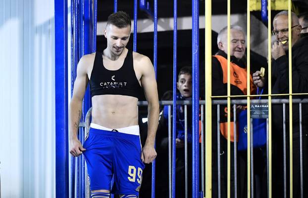 Zagreb: Mislav Oršić obožavateljici poklonio dres za njen rođendan