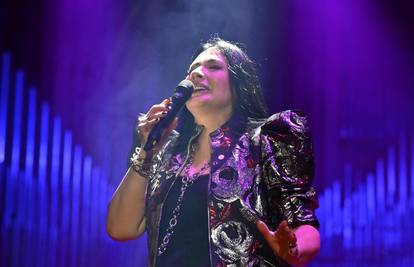 Kaliopi na koncertu u Lisinskom imala dva posebna gosta, a publika ju vraćala 2 puta na bis