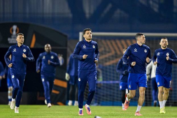 Zagreb: Zagrijavanje igrača uoči početka utakmice GNK Dinamo - Celta Vigo
