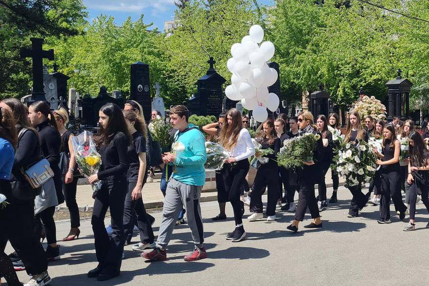Beograd: Posljednji ispraćaj kćeri Dragana Kobiljskog, koja je stradala u pucnjavi u školi