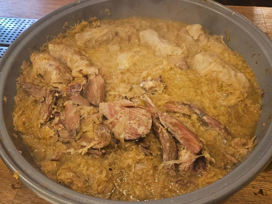 Veliki gastro vodič po Adventu u Zagrebu: Evo gdje pojesti dobre fritule i kobasice i za koji novac