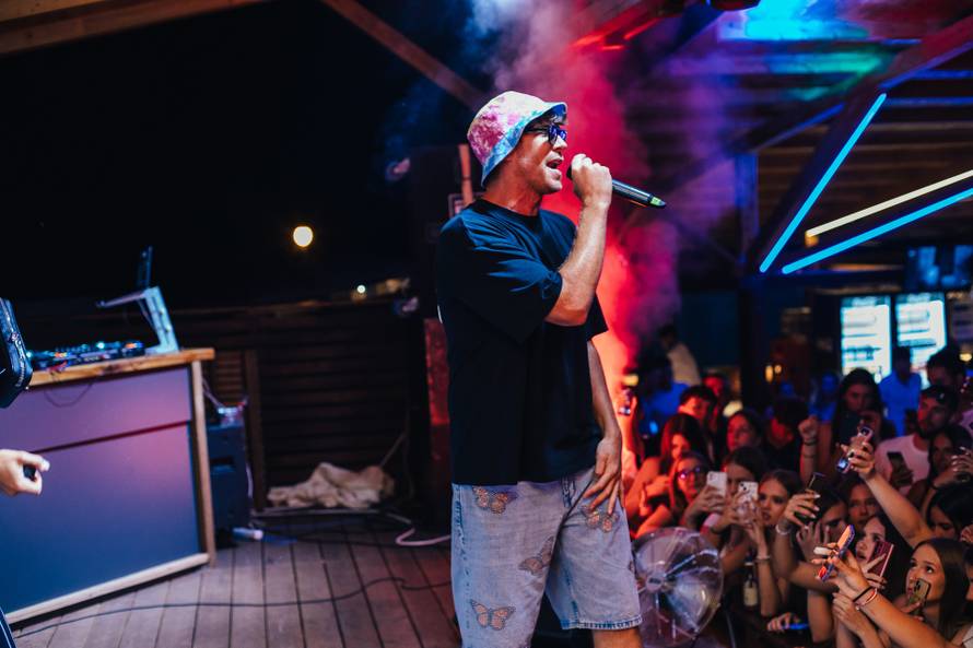 Gotovo 20 sati partijanja bez stajanja! Vodice imaju program za najluđu noć: Stiže i Cvija!