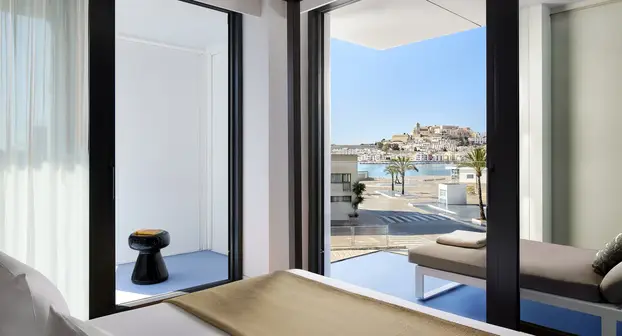 Sama pomisao na Ibizu priziva slike savršenog odmora, ali ovaj hotel je pravi jackpot!