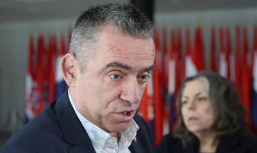 Stipo Mlinarić: 'Nitko neće uklanjati natpise na ćirilici, ali hoće četničke spomenike...'