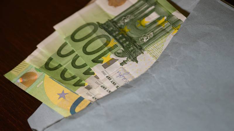 Lost money through an internet fraud. Tried to find out who had stolen him and ‘she was’ shell’ again