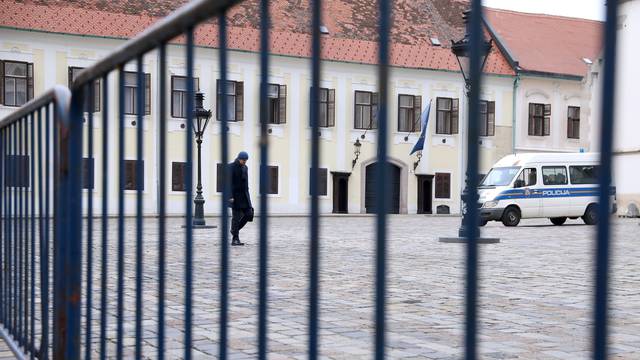 Ograda na Markovom trgu još uvijek postavljena 15 mjeseci nakon napada na Banske dvore
