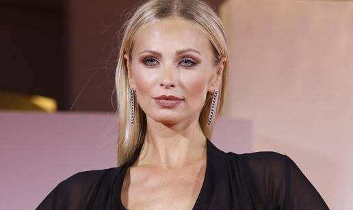 Modna nezgoda češke ljepotice! Na crvenom tepihu u Veneciji je otkrila više nego što je htjela...