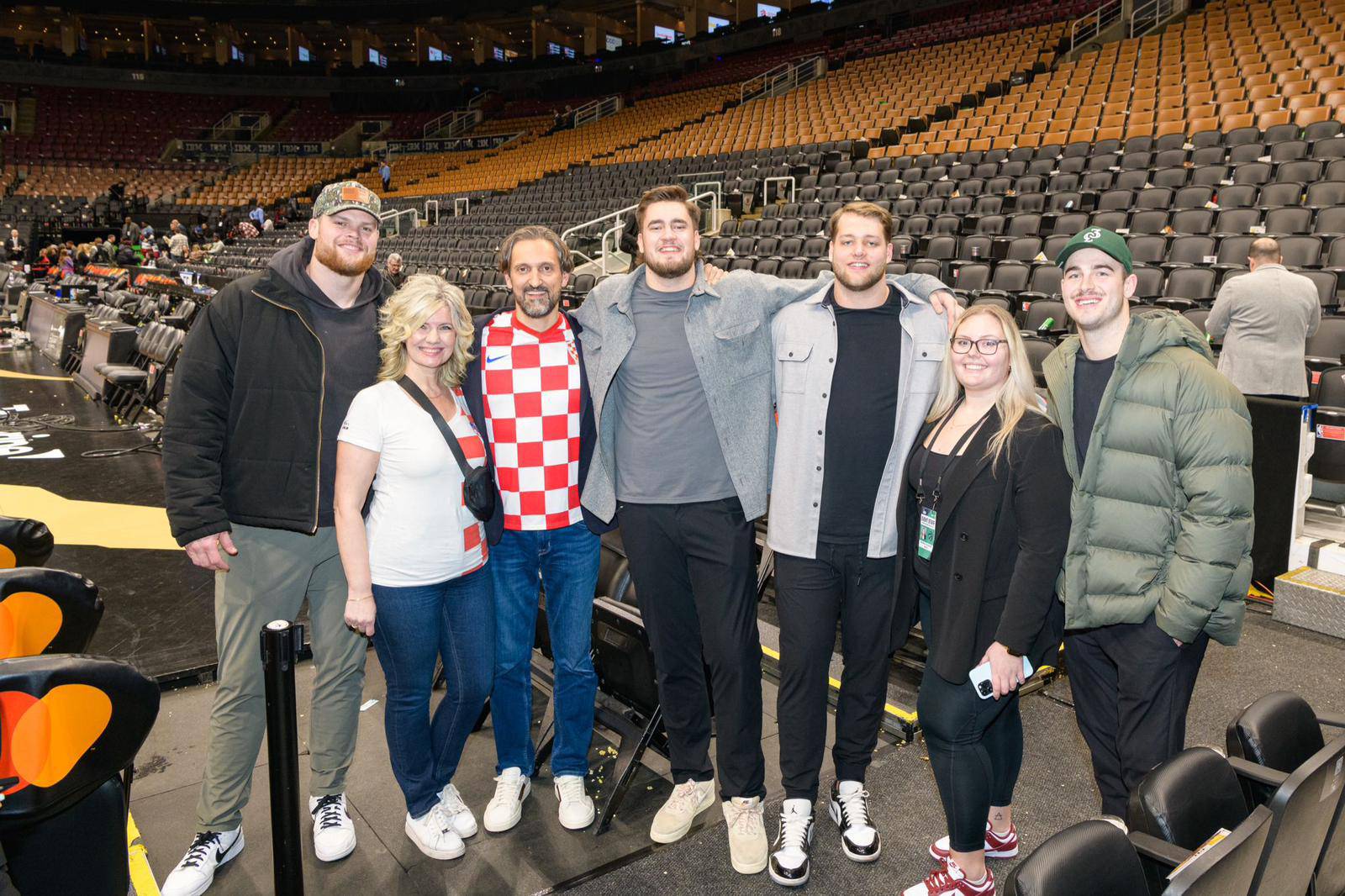 VIDEO 'Mi Hrvati' orilo se na NBA utakmici! Hrvatskoj noći pridružili su se i igrači NFL-a