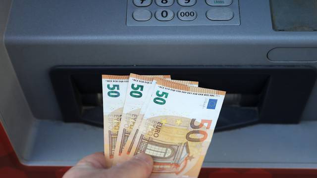 Zagreb: Od sutra dostupne veće novčanice eura