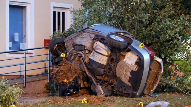 Nesreća: Sletio automobilom s ceste i udario u stup te umro