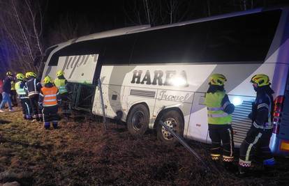 Drama na A1: Prevrnuo se bus s 26 putnika! Ljudi bili zarobljeni unutra: Spašavali ih vatrogasci