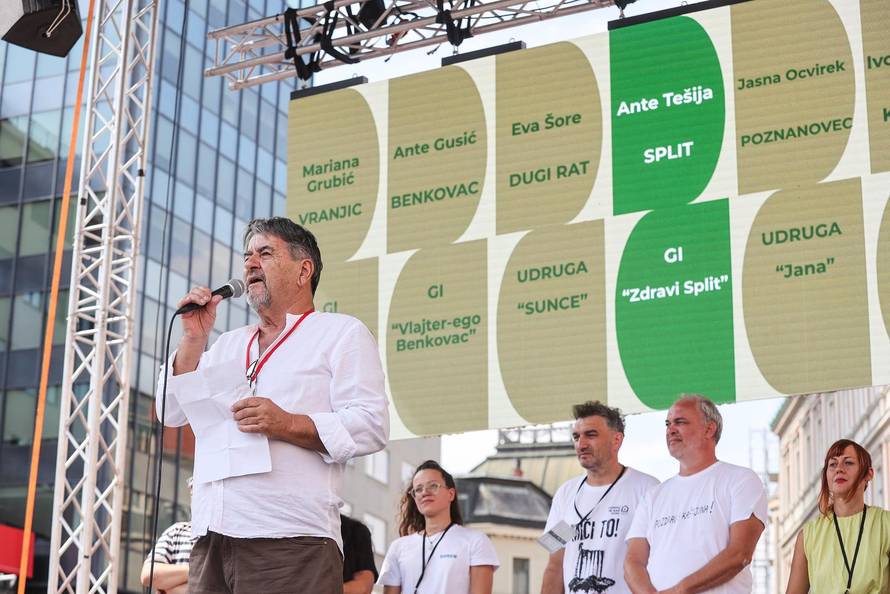 Glavni trg u Zagrebu prepun prosvjednika zbog opasnog otpada u Lici