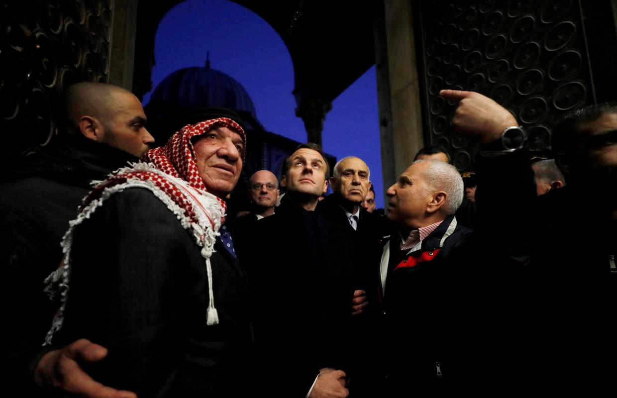 Macron u Jeruzalemu nije dao izraelskom policajcu u crkvu