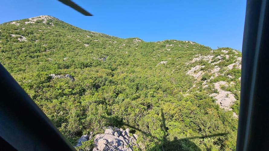 VIDEO Velika akcija na Biokovu: Helikopterom spasili promrzlu ženu, noć provela na otvorenom