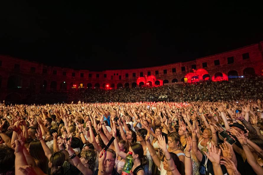Plavi orkestar oduševio pulsku Arenu: 'Ovo je poseban koncert'
