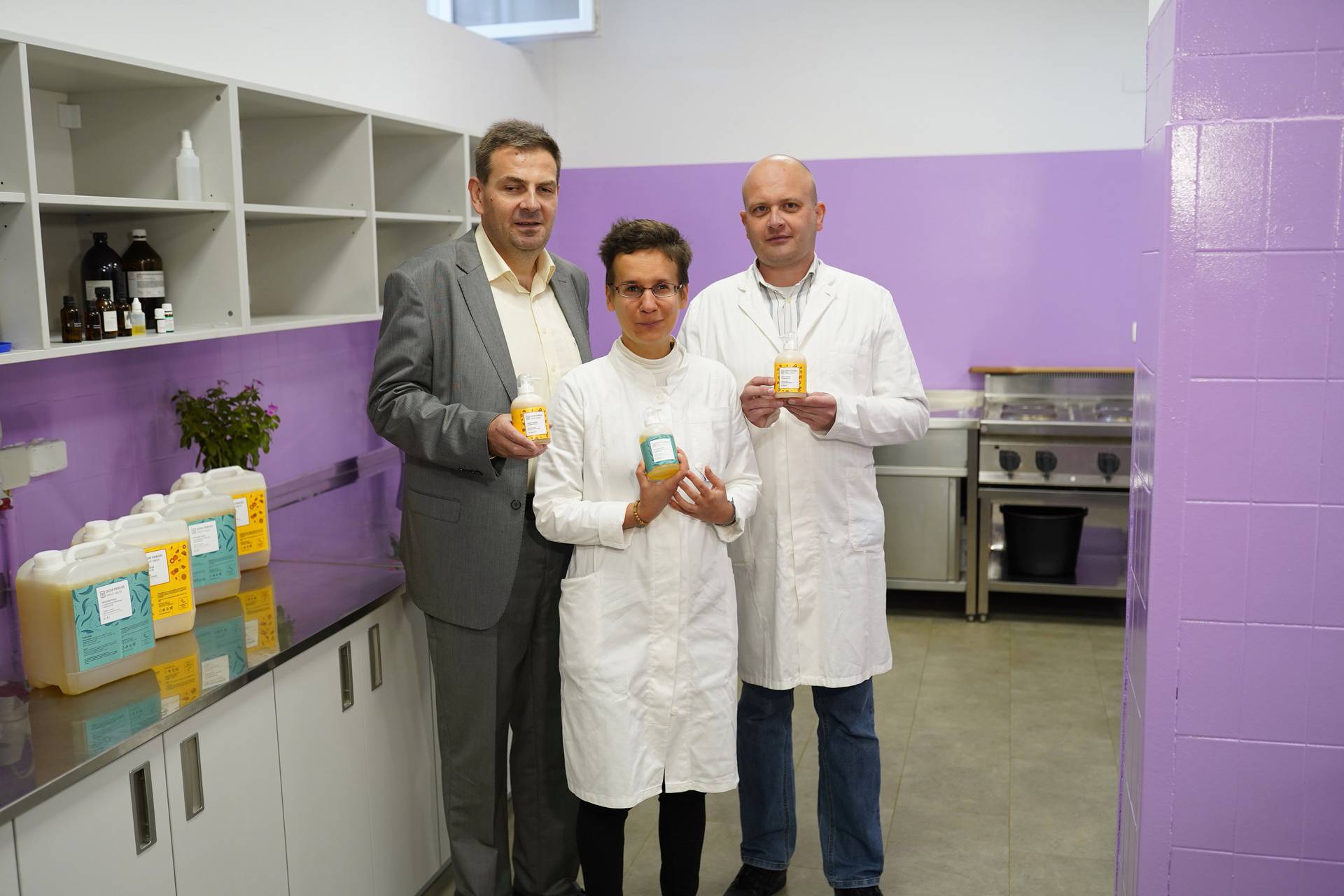 Započela proizvodnja tekućih sapuna „Dodir prirode“ Udruge slijepih Zagreb
