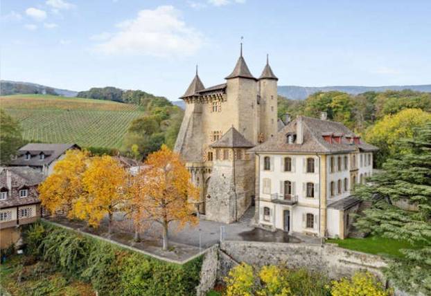 FOTO Dvorci diljem svijeta na prodaju! Neki imaju 200 soba, tamnice, jezera, šume i potoke