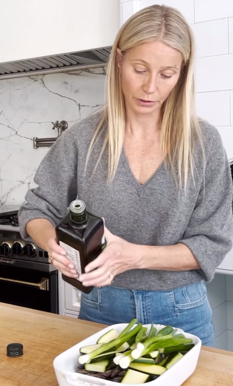 Gwyneth Paltrow napali nakon detoks salate sa žara: 'Ni sama ne zna što priča! Veliki obrok?'