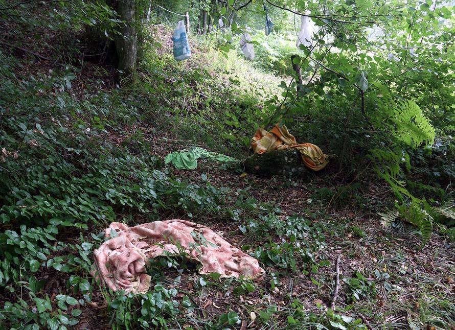 Migranti im prolaze kraj kuća: 'Strah me je, pogotovo po noći'