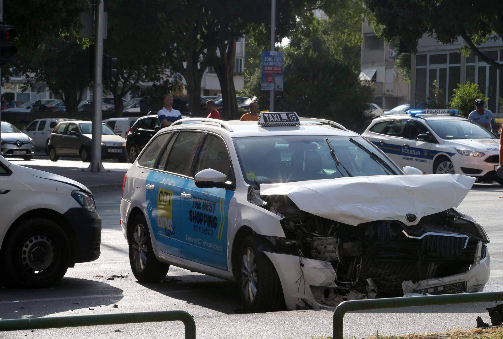 Split: Sudarila se Äetiri automobila, smrtno stradala pjeÅ¡akinja