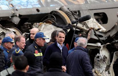 Grčki premijer od obitelji  žrtava željezničke nesreće zatražio oprost: Dugujem to svima...