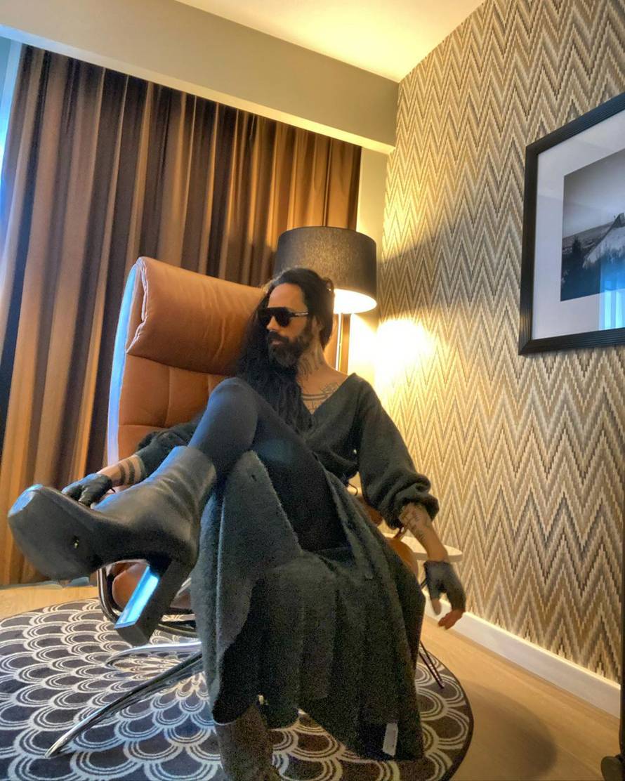 Božo Vrećo zamijenio je štikle tenisicama: 'Ovaj stil ti je vrh'