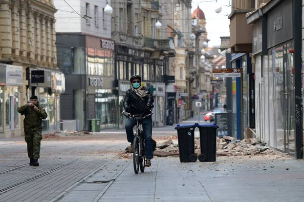 Zagreb: Vojska započela s čišćenjem ulica 