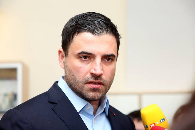 Operativni sastanak SDP-a u Ogulinu, Bernardić dao izjavu za medije