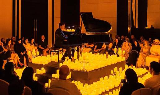 FOTO Koncert s tisu&cacute;u svije&cacute;a: Za sve koji to &zcaron;ele do&zcaron;ivjeti, uskoro &cacute;e biti i u Hrvatskoj