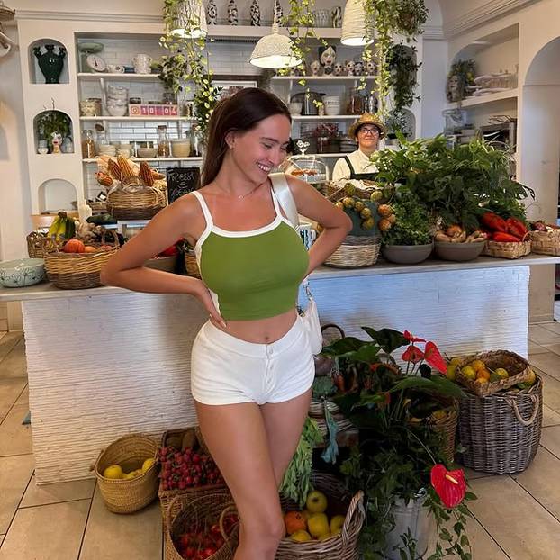 FOTO Cece Rose se proslavila 'čeličnim grudima': 'Mnogi misle da je to blagoslov, ali…'