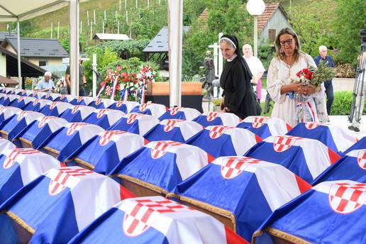 Posljednji ispra&cacute;aj: U Donjem Maclju pokopano 500 Hrvata, &zcaron;rtava Bleiburga i Kri&zcaron;nog puta