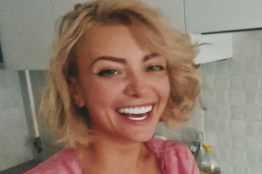 FOTO Ella pokazala kako pe&ccaron;e burgere u &ccaron;ipkastom grudnjaku i tangicama: 'Koja si ti bomba'